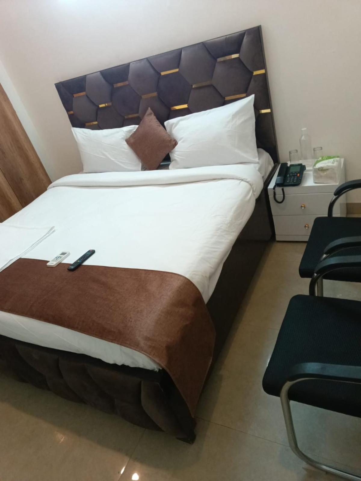 Soooper Hotel グルガウン エクステリア 写真